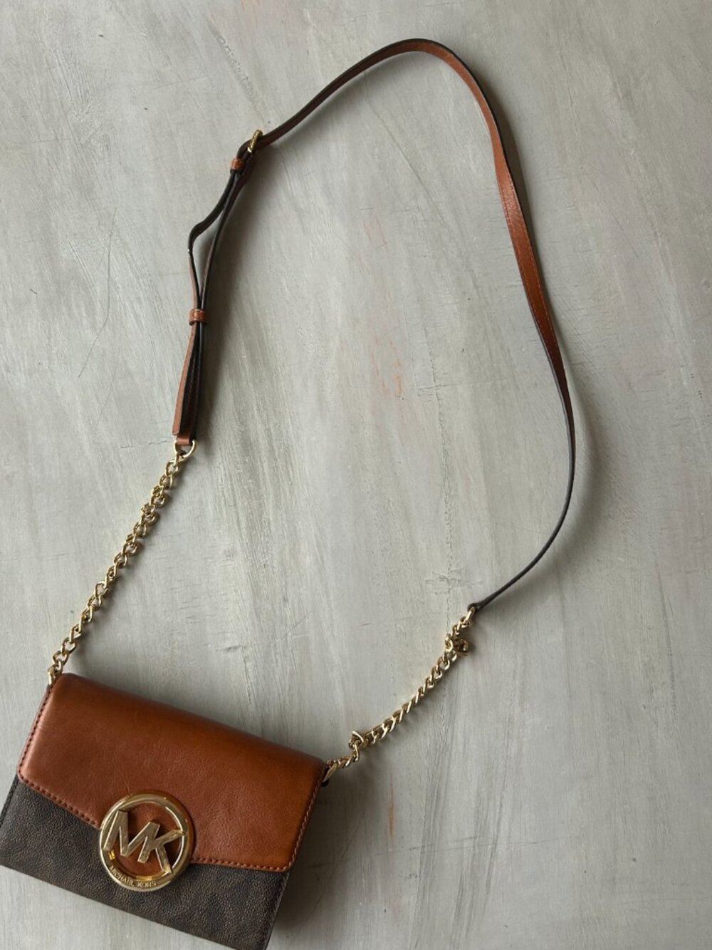Michael Kors Logo Hudson Phone Crossbody Bag Signature Brown MINT CONDITION - Picture 6 of 14